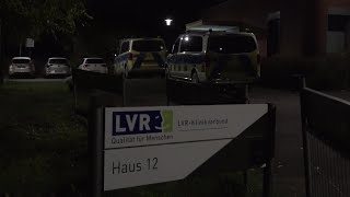 Patient schließt sich in Zimmer ein  bedroht und greift Polizei an in Bonner LVRKlinik am 021124 [upl. by Gregoire817]