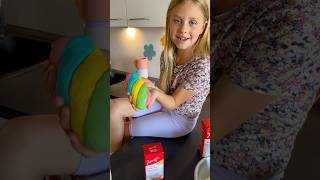 Lia macht Knete selber basteln knete lernen kinder kindervideo gesund selbstgemacht diy [upl. by Ahsitak813]