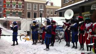 Dé Pietenband  Leiden 2010  Wie kent club van Sinterklaas [upl. by Rahsab269]