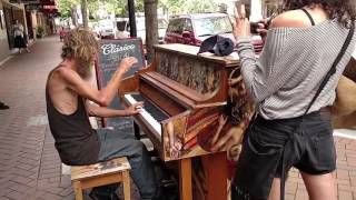 Kakek miskin jago main pianoHomeless Man Plays Piano Beautifully in Sarasota [upl. by Lazes86]