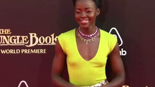 Exclu Vidéo  Lupita Nyong’o hypnotise le red carpet pour Le Livre de La Jungle [upl. by Daggett]