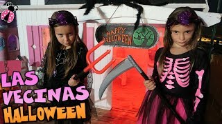 Las vecinas decoran sus casitas de HALLOWEEN 🎃 Los juguetes de Arantxa [upl. by Dorise]