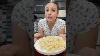 Pasta en salsa con queso y crema [upl. by Eanil806]