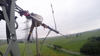 110KV Hochspannungsleitung Erdseil nachlassen am Strommast [upl. by Ahtis116]