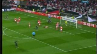 Agger gol de taco del danes con Liverpool contra Benfica 01042010  gol goal [upl. by Romine]