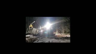 Forwarder Ponsse mammoth stuck in mud valmet 8400 with winch rescue [upl. by Selby]