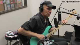 Billy Sheehan Demonstrates Bass Solo in quotTime Machinequot By The Winery Dogs and Discusses Hammer Ons [upl. by Nuy358]