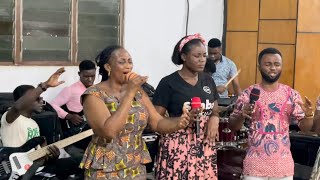 Powerful OldTime Methodist Worship Hymn “Dɔfo mo mma yɛn dɔ”  Dcns Jane Quaye [upl. by Annavas]