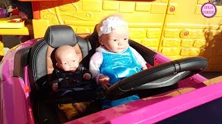 Aventuras de Bebés en Coche y Ciudad de los Juguetes [upl. by Jezabel]