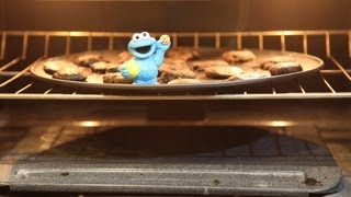 DIY Tutorial Cookie Monster Bakes Cookies Sesame Street [upl. by Weinhardt326]