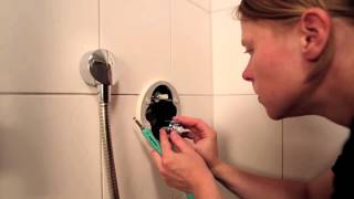 Hansgrohe Technik Installation eines ShowerSelectUnterputzThermostats [upl. by Neahs681]