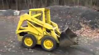 New Holland 325 Skidsteer [upl. by Nylaj]