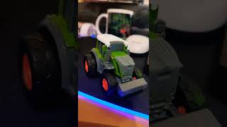 Zabawka traktor Fendt kontra gra farming Simulator 22 [upl. by Moulton]