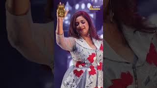 Shreya Ghoshal shreyaghoshal shreyaghosalsongs indiansinger funny love live [upl. by Akerue]