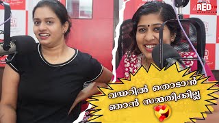 ഇവിടെ വയറ് മുഴുവനും ഇളകി കിടക്കുവാ  Hello My Dear Wrong Number  Red FM Malayalam [upl. by Nossyla86]