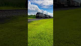 Roundin The Bend railroad railfan train [upl. by Pavia]