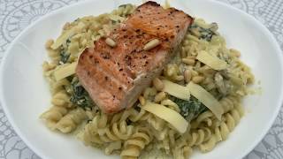 Pasta zalm met pesto in roomsaus [upl. by Selrahcnhoj664]