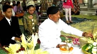 HINDU WEDDING CEREMONY  Upacara Pernikahan Hindu Jawa  Pura Jagatnatha HD [upl. by Chrissie507]