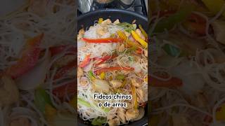 Fideos chinos o de arroz Fideos salteados Sabor casero [upl. by Innavoeg344]