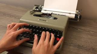 1950 Olivetti Lettera 22 Typewriter [upl. by Gomar]