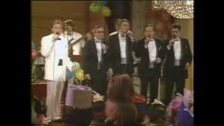 Vikingarna amp The Jordanaires  Cryin in the Chapel  Live Nyttårsaften 1989 [upl. by Eveam511]