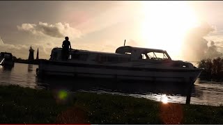 In Thurne watching the boats go past as the sun sets river boat sunset [upl. by Ranee]