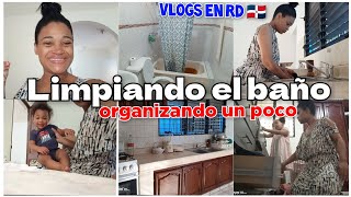 Limpiando el baño 🧽🚿🚽🛁 Organizando un poco ✅  Vlogs en RD 🇩🇴 [upl. by Yldarb]