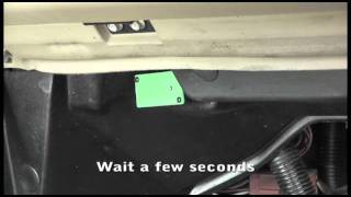 How to programme a Land Rover Discovery 300TDI 2 button remote key fob [upl. by Eiliab]