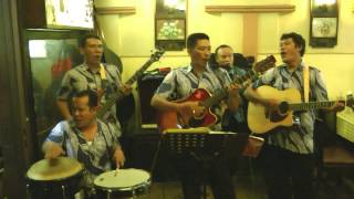 INDONESIA Kwint Acusstic sing Lisoi at Tip Top restaurant in Medan Sumatra HDvideomp4 [upl. by Aicetal771]