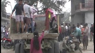 BSC pass candidates clean up the roads drainage before interview in Fatehpur UP [upl. by Anillek]