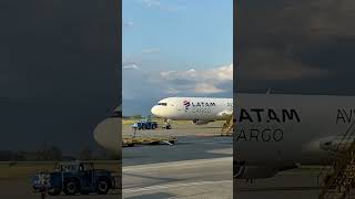 B767 Latam Cargo en el CLO ✈️🇨🇴 procedente de Miami spotter aviation [upl. by Macnair513]