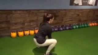 Curtsy lunges supersæt with squat and curl [upl. by Strait]