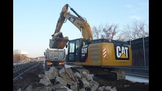 CAT 324E loading SCANIA [upl. by Ori]