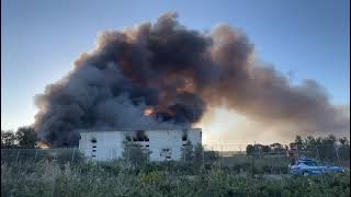 Vasto incendio in zona Bellavista a Taranto in fiamme un deposito  video 4 [upl. by Vano474]