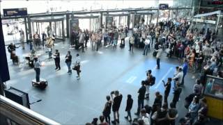 HD 1080 Flash Mob Allemand dans une gare [upl. by Hizar]