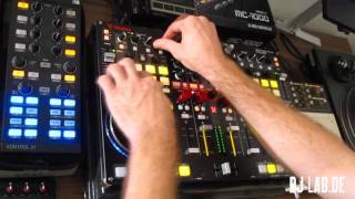 How to create a dubstep wobble bassline quoton the flyquot with Vestax VCI 400 and Traktor Pro 2 [upl. by Drofnil795]