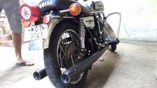 Indian Yamaha RD350 exhaust sound [upl. by Jania]