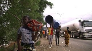 Déguerpissement dans un quartier précaire dAbidjan [upl. by Fugazy915]