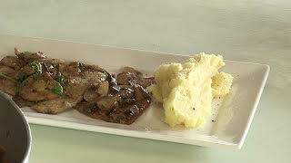 SCALOPPINE AI FUNGHI  Video ricetta  Grigio Chef [upl. by White]