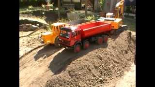 BIG RC CONSTUCTION SITE RC MACHINES HEAVY RC TIPPER 8X8 [upl. by Elatia770]