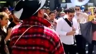 Un indegente cantando como el vocalista de la banda MS [upl. by Willette730]