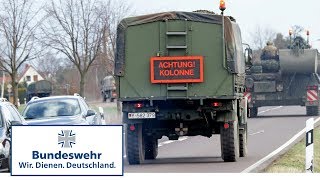 Marsch mit Fahrzeugen – Panzer der Bundeswehr auf öffentlichen Straßen [upl. by Oer]