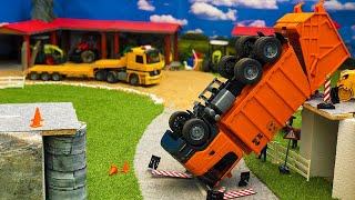 AMAZING RC Garbage TRUCK CRASH [upl. by Haimerej]