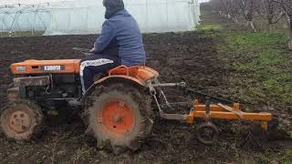 Kubota b7000  plow малък плуг [upl. by Htirehc]