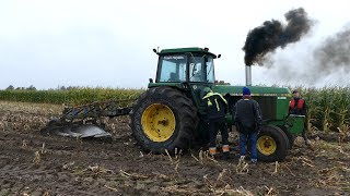 John Deere 4240 Doing Speed Ploughing at Laholms Plöjningsfestival 2017  Muddy Conditions [upl. by Coben658]