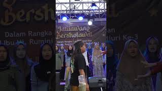 Menyanyikan Lagu Indonesia Raya Oleh Ibu Muslimat [upl. by Manton592]