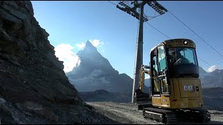 Cat vs Zen  Makingof WIE KOMMT EIN CAT® MINIBAGGER AUF DEN GLETSCHER UND WIEDER HERUNTER [upl. by Onej]