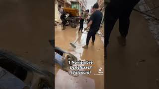 Voluntarios de Castellon Ayudan a limpiar las calles dana valencia inundacion catastrofe vlog [upl. by Can63]