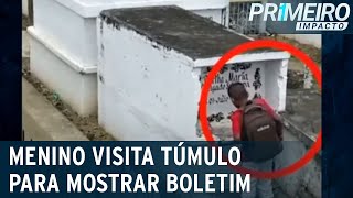 Menino visita túmulo para mostrar boletim escolar  Primeiro Impacto 130423 [upl. by Oiraved]