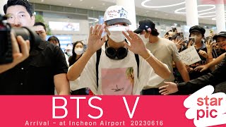 BTS 뷔 아포방포 사랑해 아미 STARPIC  BTS V Arrival  at Incheon Airport 20230616 [upl. by Claudelle]